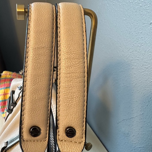 STEVE MADDEN LIGHT GRAY / TAUPE COLOR BAG. - Picture 10 of 12